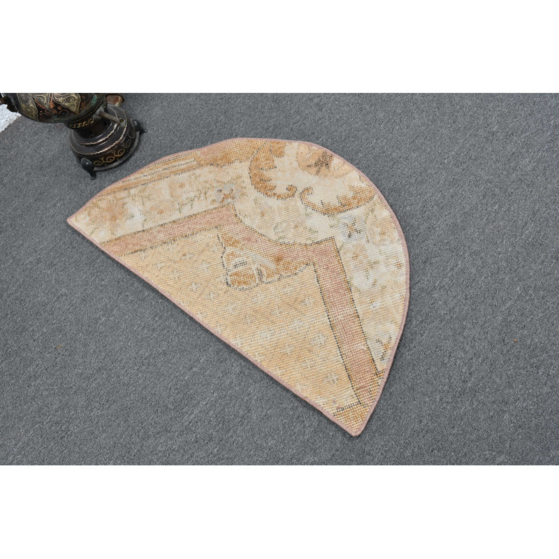 Tapis turc rétro en demi-cercle beige idéal pour rehausser l'esthétique des vestibules beige / rose