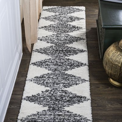 Collenn Diamond Stripe Geometric Shag White/Gray Rug