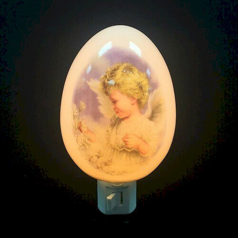 Fille ange sur une veilleuse ovale