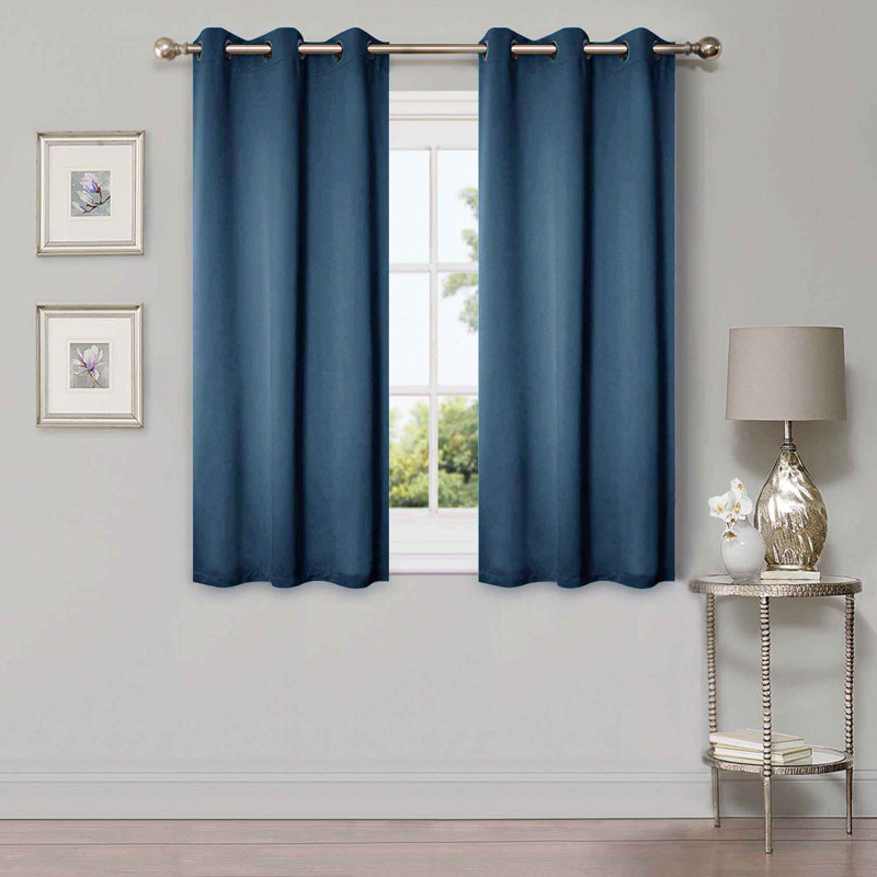 Paire de rideaux obscurcissant avec œillets Millendon, L 42 po x L 63 po, Bleu marine