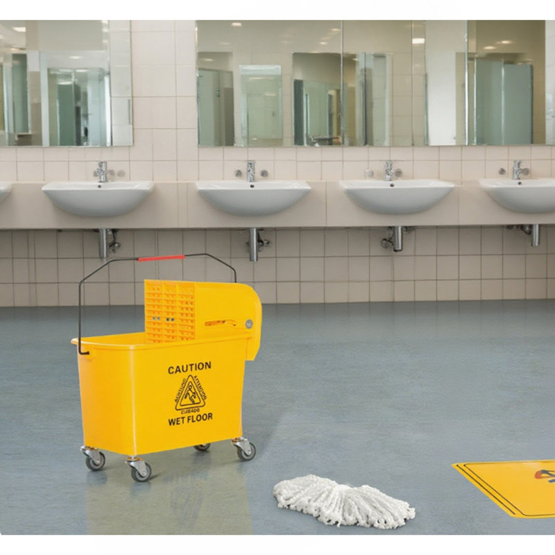 Seau à vadrouille compact avec essoreuse