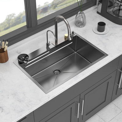 Évier de cuisine monocuvette 33 x 22 x 10 pouces en acier inoxydable T304 de calibre 16, finition noir canon de fusil, avec fonction cascade, bonde et grille à vaisselle. Design unique, robinet extractible et égouttoir.