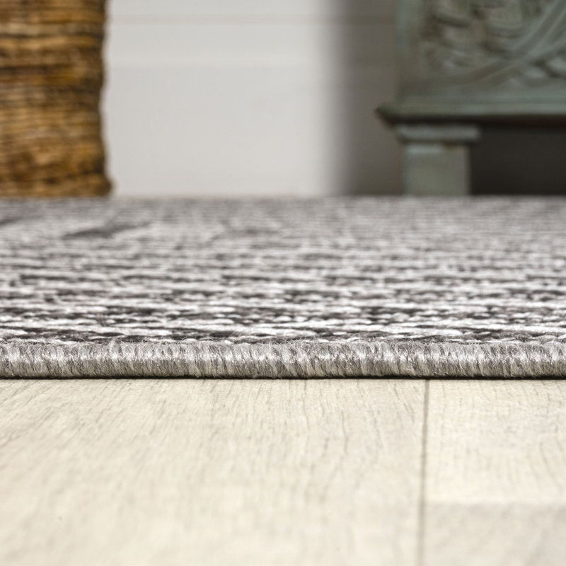 Tapis intérieur / extérieur noir / gris clair Chevron, Rectangle 5 pi 3 po x 7 pi 7 po