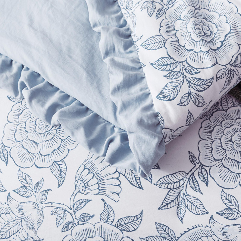 Microfiber / Polyester Floral Comforter, King Comforter + 2 Shams