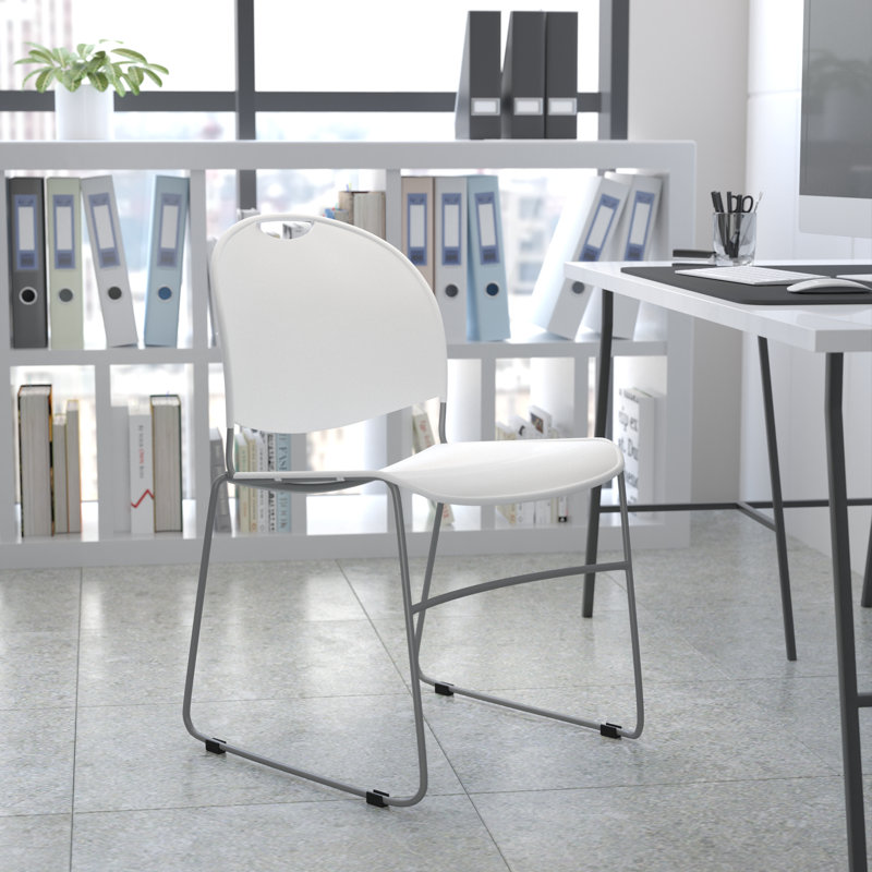Chaise empilable ultra compacte de 880 lb avec structure en métal Gaea, Chrome, Blanc