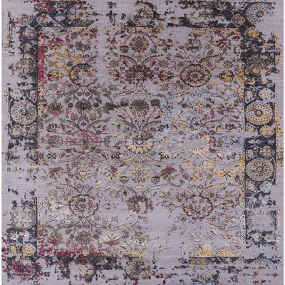 Tapis floral gris