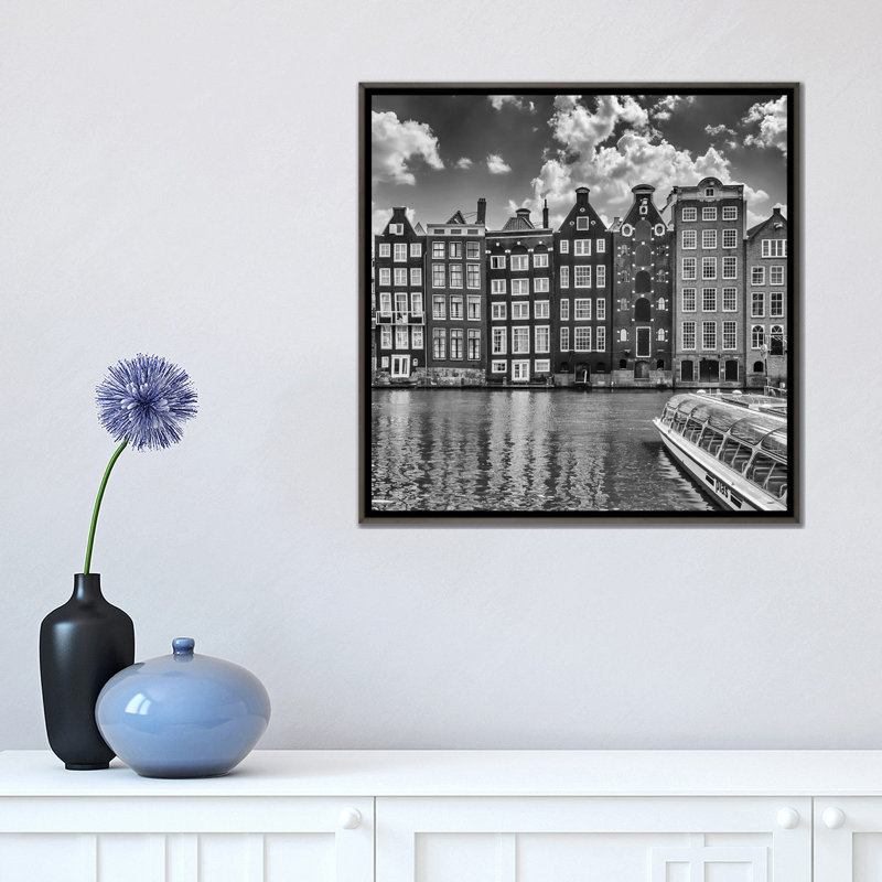 Damrak Amsterdam et maisons de danse | Monochrome par Melanie Viola-reproduction de photo, Pas de tapis