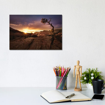 Distorted by Mirko Vecernik - Wrapped Canvas Gallery-Wrapped Canvas Giclée