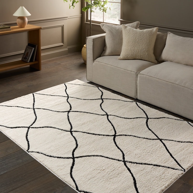 Tapis géométrique beige / noir en polypropylène / polyester tissé à la machine, Tapis de couloir 2 pi 5 po x 10 pi