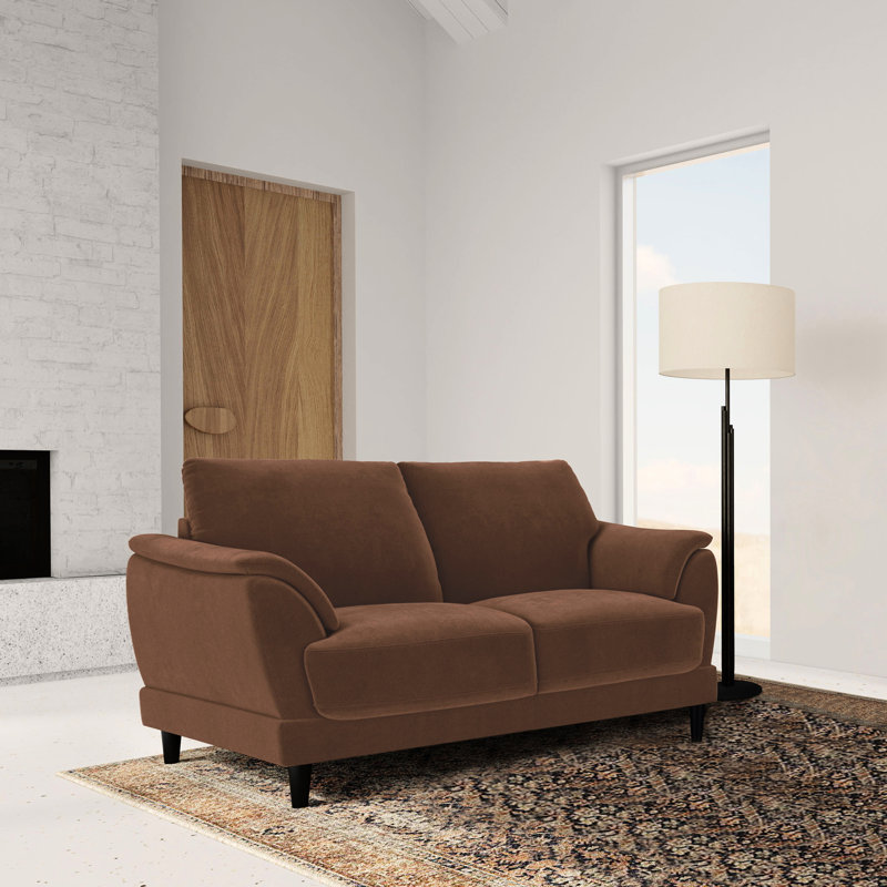 Style rétro avec revêtement rouille, dossier et siège lisses pour un espace paisible et confortable. Accoudoirs élégamment inclinés et rembourrés, coussins moelleux. Silhouette charmante.