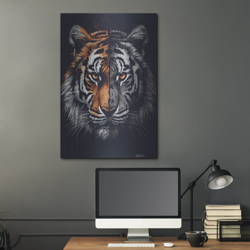 Art mural en métal luxueux «Two-face Tiger» par Momart, H 36 po x l 24 po
