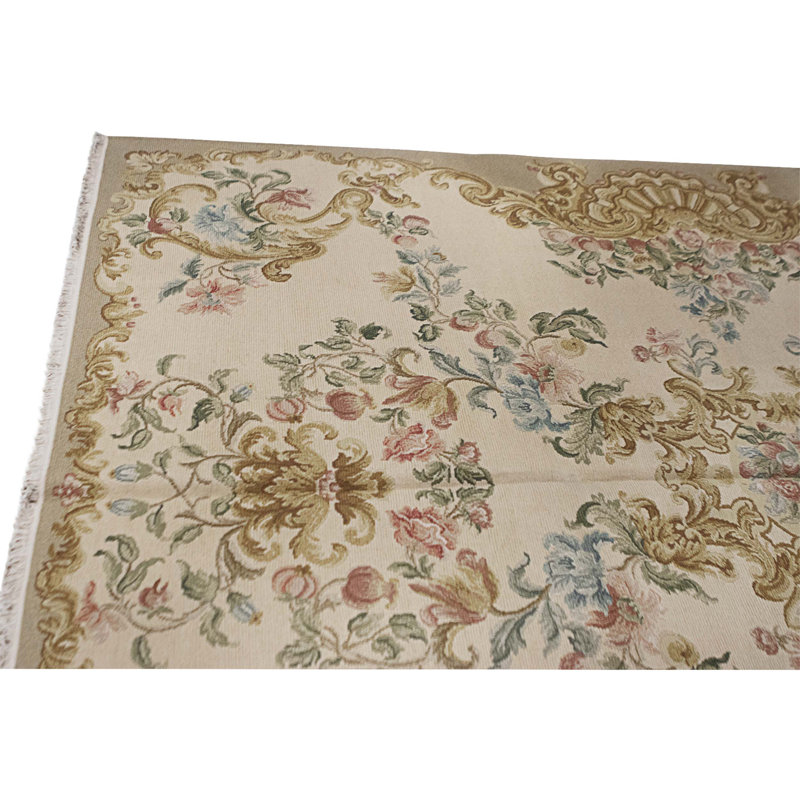 Hand Knotted Wool Area Rug in Ivory And Beige
