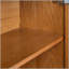 Buffet de couleur noyer, buffet avec tablettes réglables et poignées cachées pour des solutions de rangement élégantes