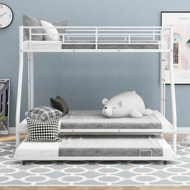 Lit simple superposé au dessus d'un lit double avec manteau blanc et fabrication en métal gigogne, Blanc