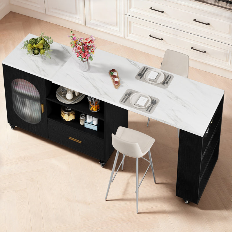 Îlot de cuisine avec table allongée, armoire de rangement, tiroirs, plateau en faux marbre blanc et base en chêne noir