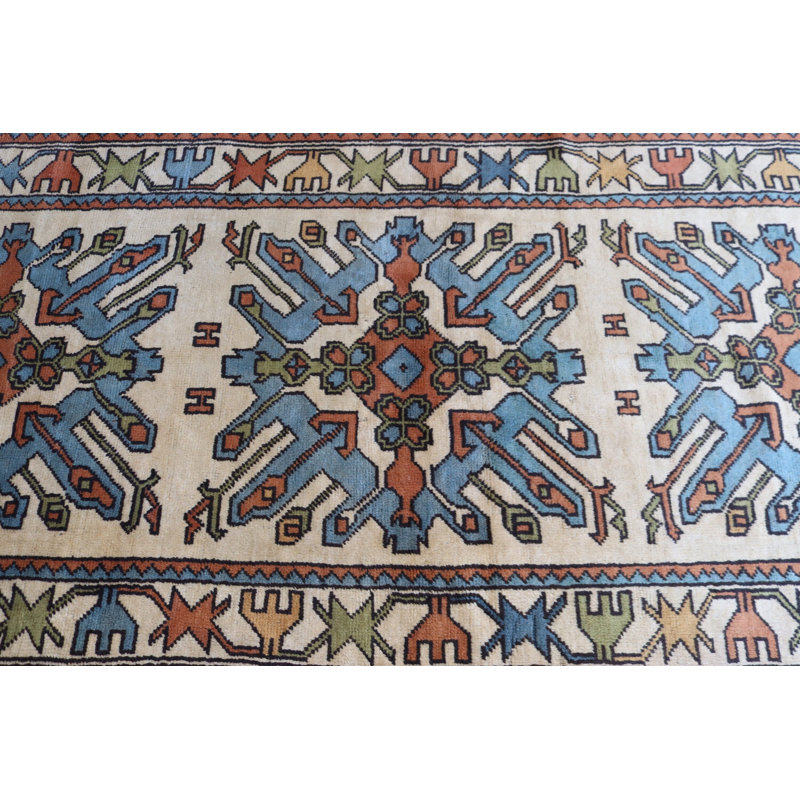 Tapis turc rétro tissé à la main dans des tons de bleu et orange avec motif géométrique pour un décor de sol élégant