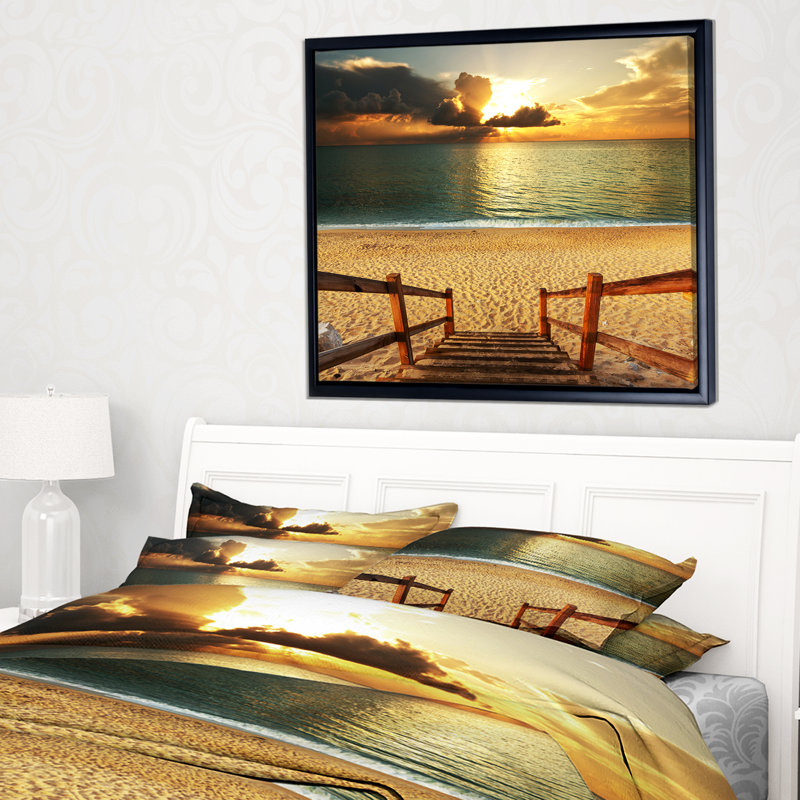 Boardwalk Stair into Sandy Beach - reproduction de photo sur toile tendue, H 12 po x l 20 po x P 1 po, Cadre noir