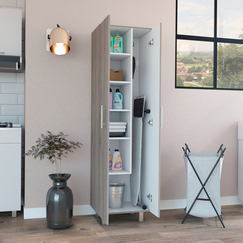 Armoire de nettoyage Nala, armoire à deux portes, quatre pieds, cinq tablettes - gris clair / blanc