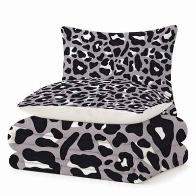 Ensemble de 3 pièces comprenant une couverture légère en flanelle de qualité supérieure et 2 taies d'oreiller à motifs léopard noir et blanc sur fond gris, ultra-doux et chaud, idéal en toute saison. Couverture 152 x 203 cm + 2 taies d'oreiller anti-boulochage et lavables à la machine.