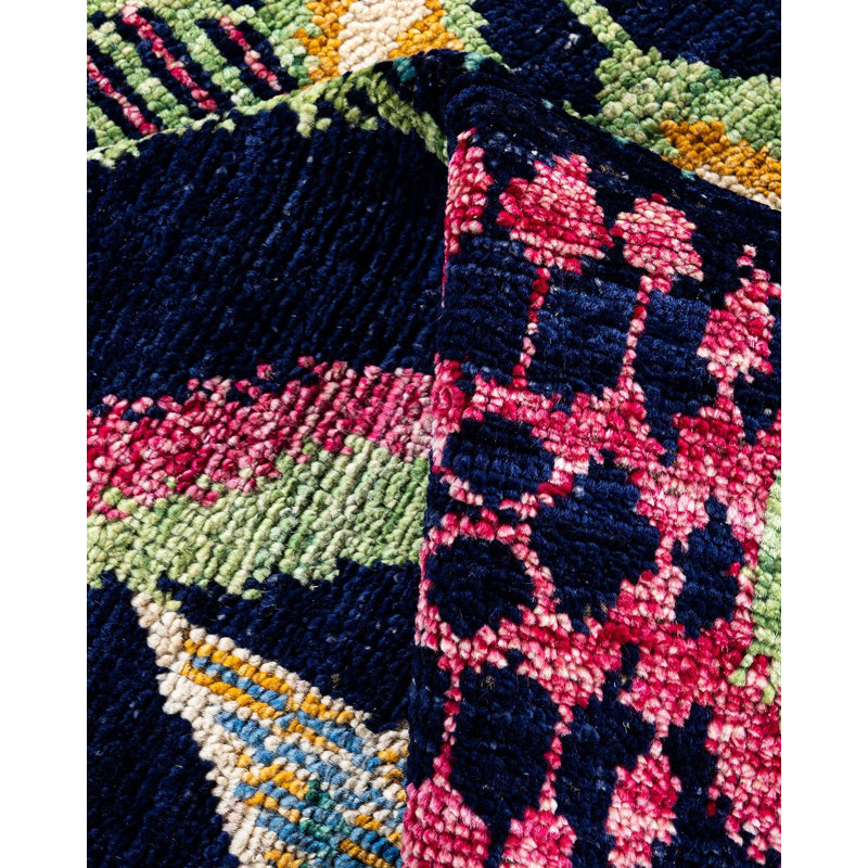 Tapis unique bleu marine / rose / jaune / ivoire surteint de 4 pi 1 po x 6 pi 2 po Overdyed