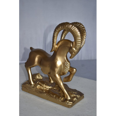 Statue royale royale en gazelle faite de résine - Or Dimensions: 11 po x 5 po x H 13 po