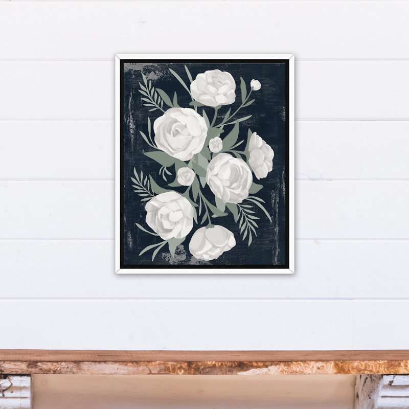 Fleurs blanches sur fond bleu marine, reproduction sur toile, H 21,75 po x l 17,75 po x P 1,75 po