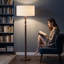 Lampe sur pied sculptée 64 po en bois massif torsadé 64 po avec abat-jour tambour en lin beige 18 po, finition noyer et interrupteur au pied-367296048