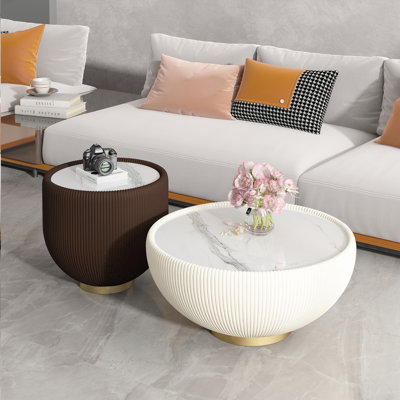 Table basse élégante en marbre et cuir au design moderne pour le salon et le bureau