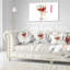 Coussin décoratif rouge sur fond blanc-89813919-89813915