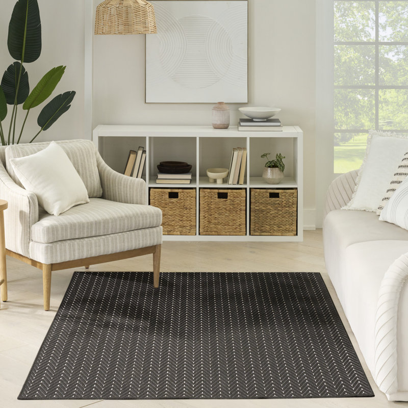 Remmie Black Modern Indoor/Outdoor Rug, Rectangle 5' x 7', Black