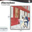 Baiser au café parisien, estampe numérique, design par Hillary Holt-976702292-976702299