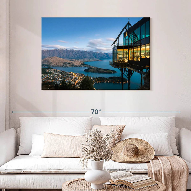 Queenstown Architecture, H 30 po x l 45 po