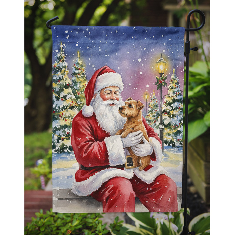 Norfolk terrier avec le drapeau du jardin du père Noël, Taille du jardin, Terrier de Norfolk