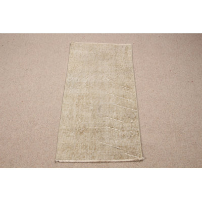 Le tapis turc beige ajoute de l'authenticité et du style à n'importe quel salon ou chambre à coucher
