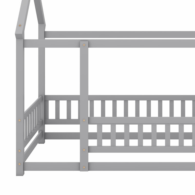 Lit de plancher en bois avec cadre de toit de maison, garde-corps de clôture