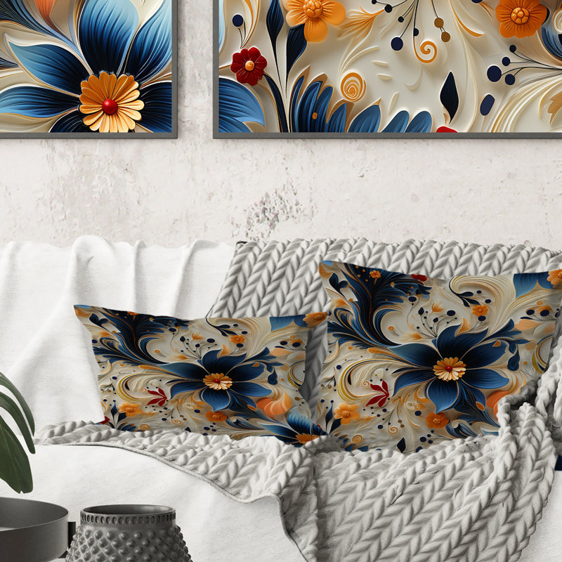 Coussin romantique à imprimé floral bleu et crème, H 18 po x l 18 po