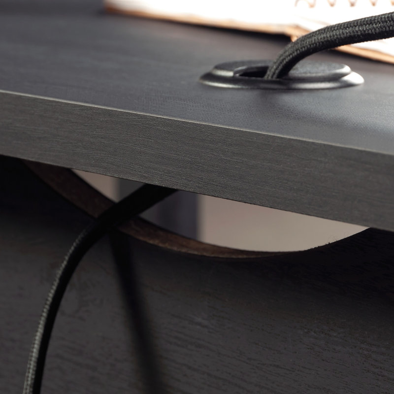 Élégant bureau en forme de L avec finition noire lisse, gestion des câbles et tablette ouverte, pour les séances d'étude à domicile, gestion des tablettes stratifiées, travail