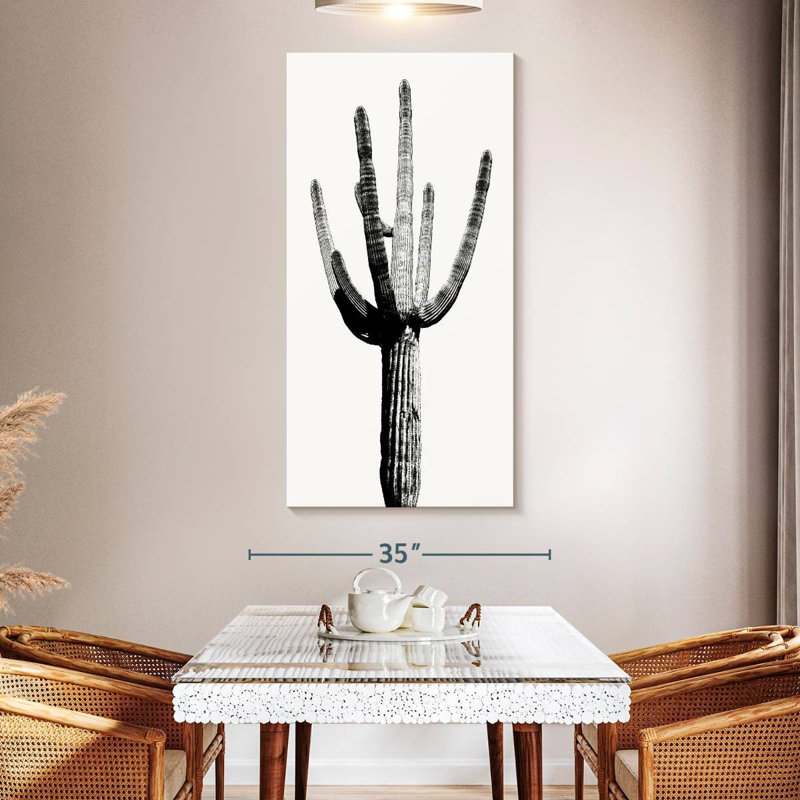 Saguaro noir et blanc I, H 54 po x l 27 po