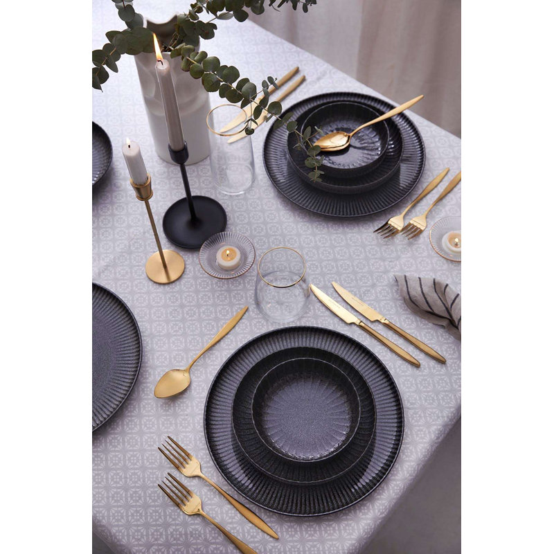 Service de vaisselle, Noir