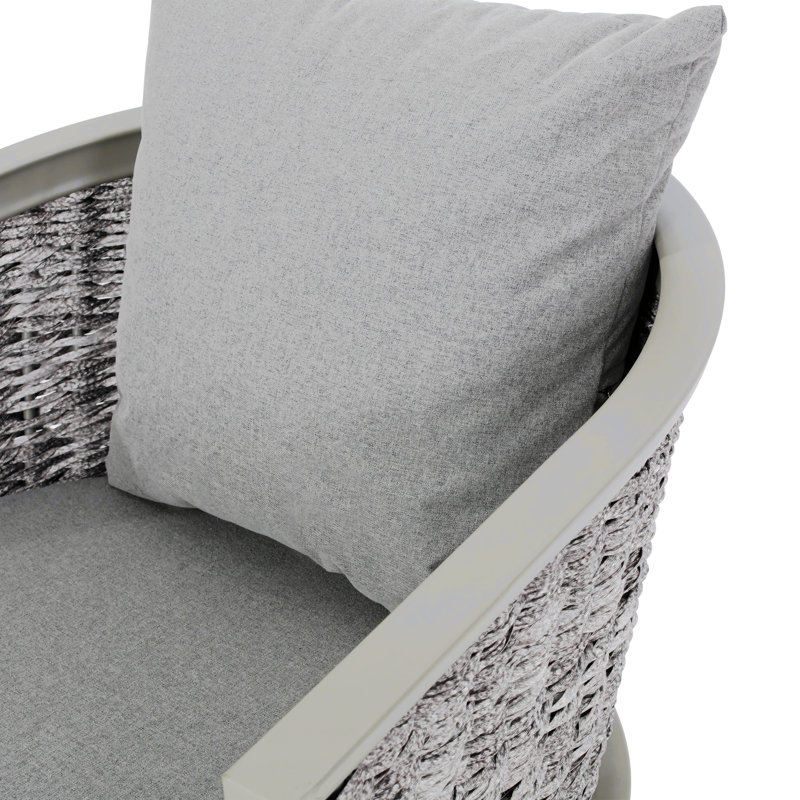 Chaise de patio d’extérieur en osier avec coussins chamness