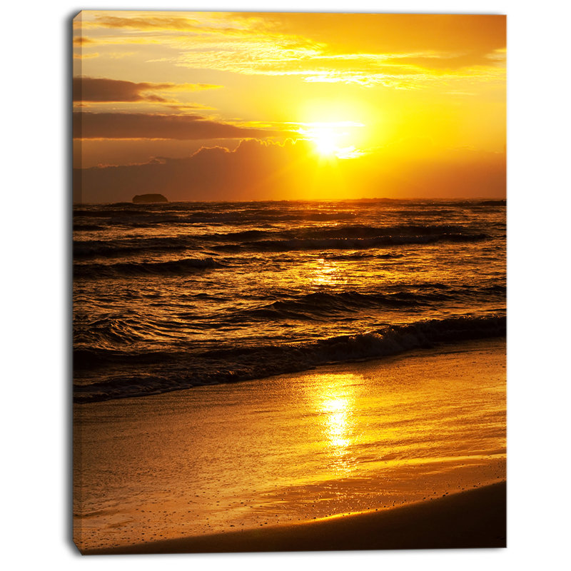 « brillante yellow soleil over dark sea », reproduction de photo sur toile tendue, H 40 po x l 30 po x P 1 po