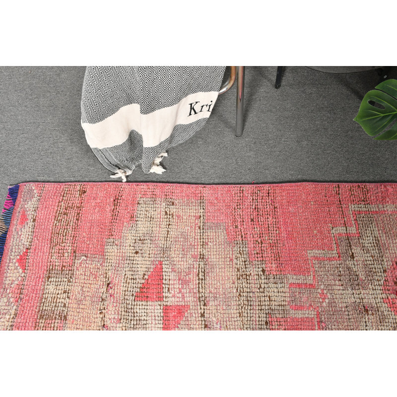 Tapis turc rétro en laine rose: tapis unique fabriqué à la main pour décoration bohémienne rose / blanc