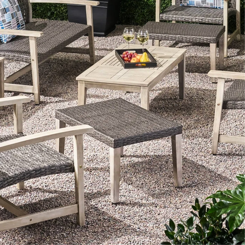 Extérieur gris avec support en bois et pour les espaces intégrés