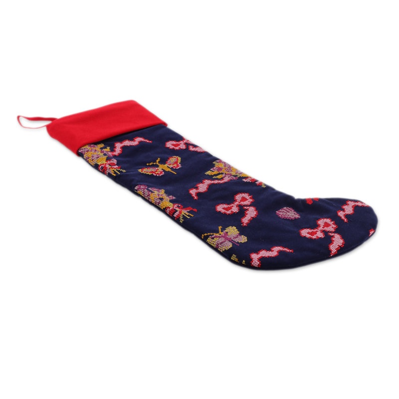Chaussette de Noël en daim brodée à la main The Holiday Aisle®