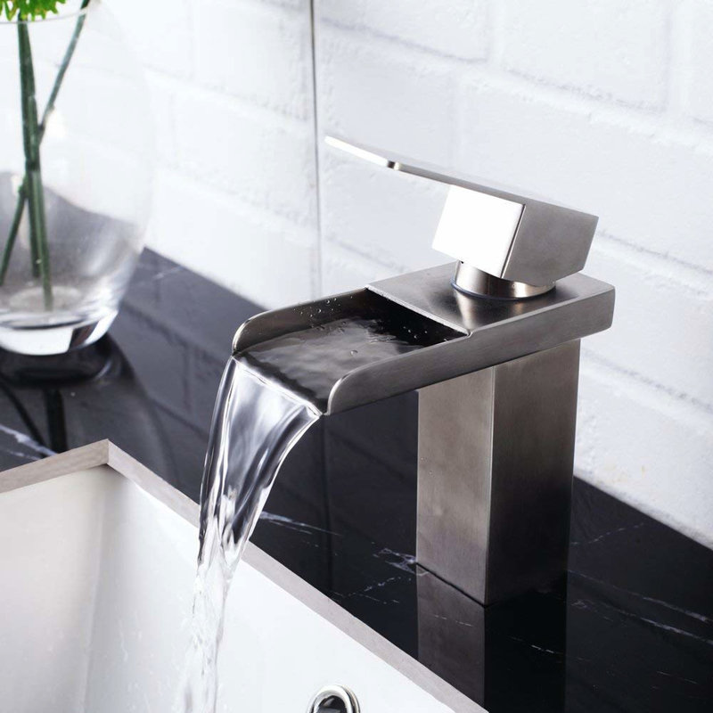 Robinet de salle de bain élégant - poignée simple, trou, conception en nickel brossé avec fonctionnalité supérieure