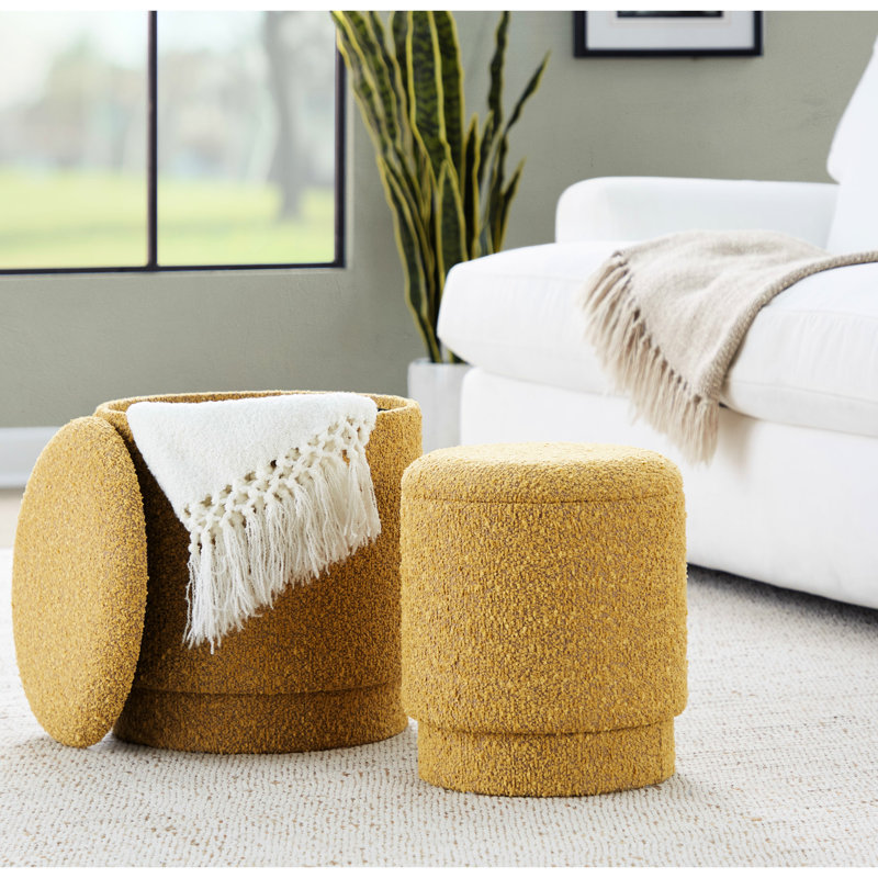 Tissu de couleur jaune avec un style contemporain, couvercles amovibles pour l'espace de rangement, rembourrage en mousse, deux repose-pieds, aucun assemblage requis, capacité de 250 lb, utilisation à l'intérieur, profondeur de 14,31 po