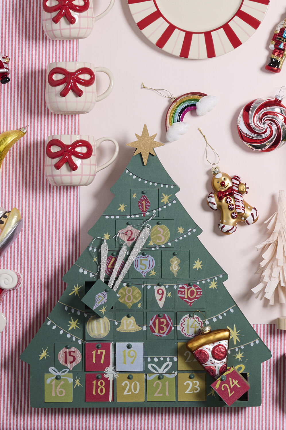 Arbol Advent Calendar 17.25"x 2.25"x 19.25"