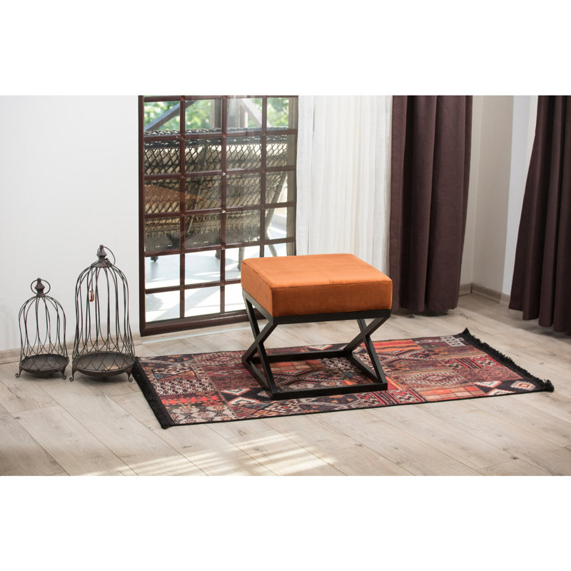 Élégant pouf en velours avec pieds en métal, orange, 17,7 po x 17,7 po x 17,7 po | Mousse Durable 32 pour plus de confort | Tissu facile à nettoyer, design industriel | Parfait pour le salon, la chambre à coucher et les espaces modernes