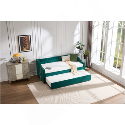 Lit de jour simple rembourré avec lit gigogne, port USB, poches latérales, lit de jour en velours avec bouton sur le dos et passepoil sur les accoudoirs ondulés pour la chambre d'amis