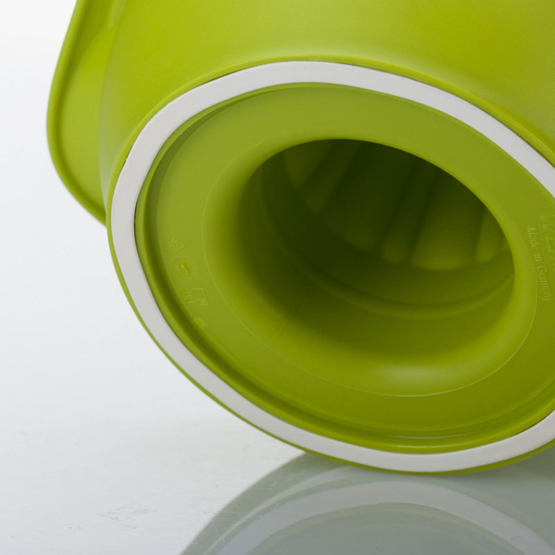 Green Polypropylene Manual Citrus Juicer with Transparent Strainer